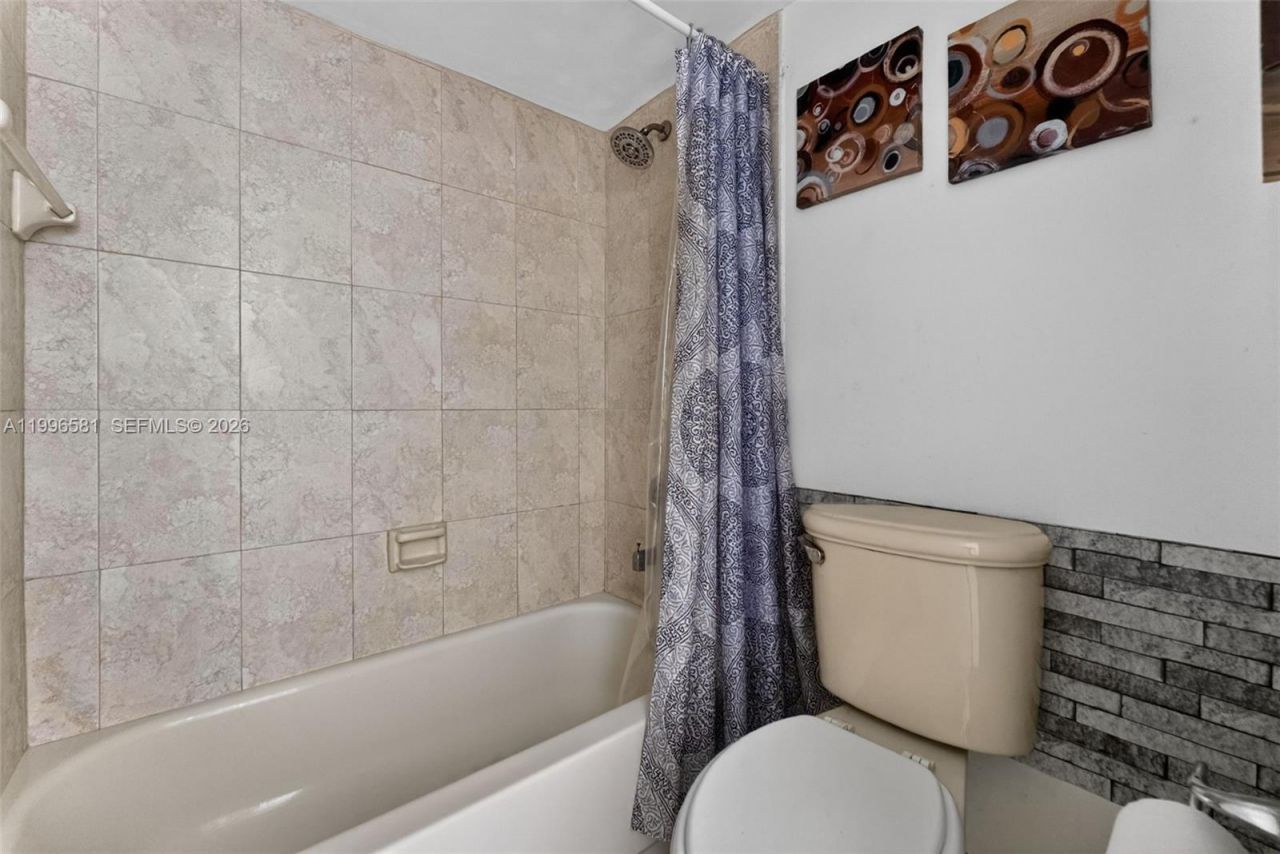 20015 NE 3rd Ct , Unit 6, Miami, FL 33179 Photo