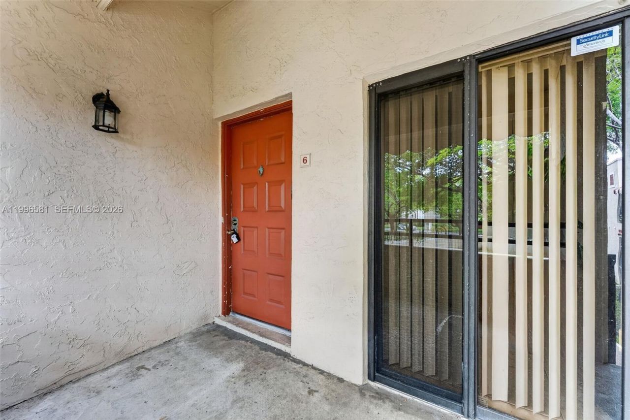 20015 NE 3rd Ct , Unit 6, Miami, FL 33179 Photo