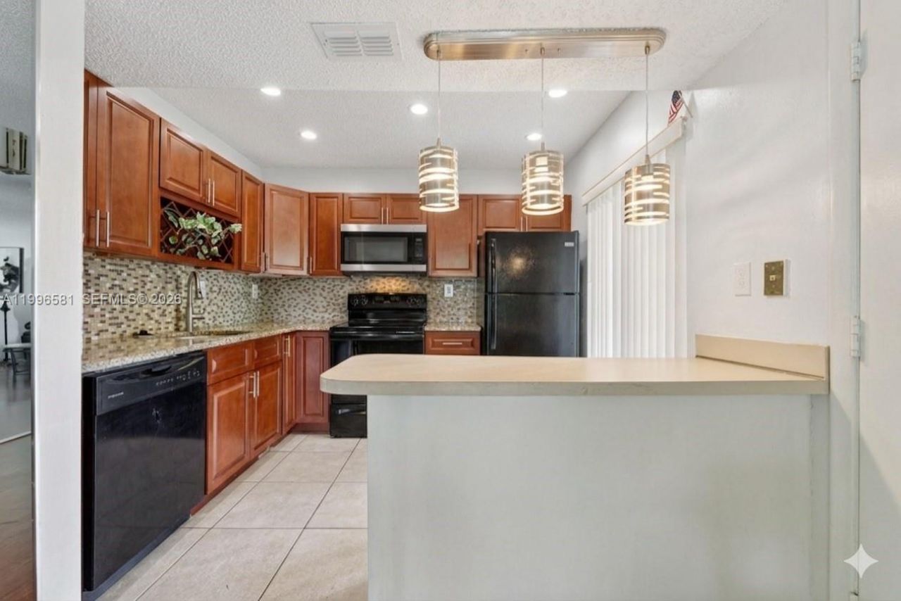 20015 NE 3rd Ct , Unit 6, Miami, FL 33179 Photo