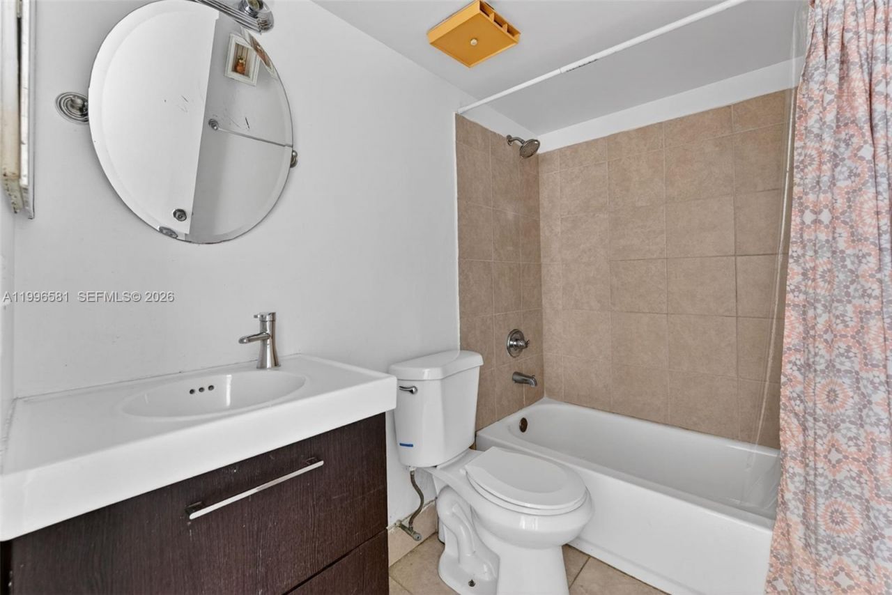 20015 NE 3rd Ct , Unit 6, Miami, FL 33179 Photo