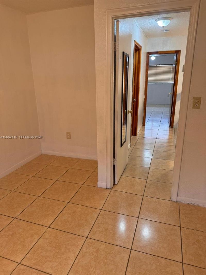 180 Royal Palm Rd , Unit 216, Hialeah Gardens, FL 33016 Photo