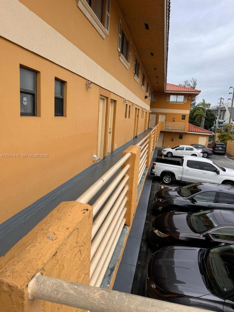 180 Royal Palm Rd , Unit 216, Hialeah Gardens, FL 33016 Photo