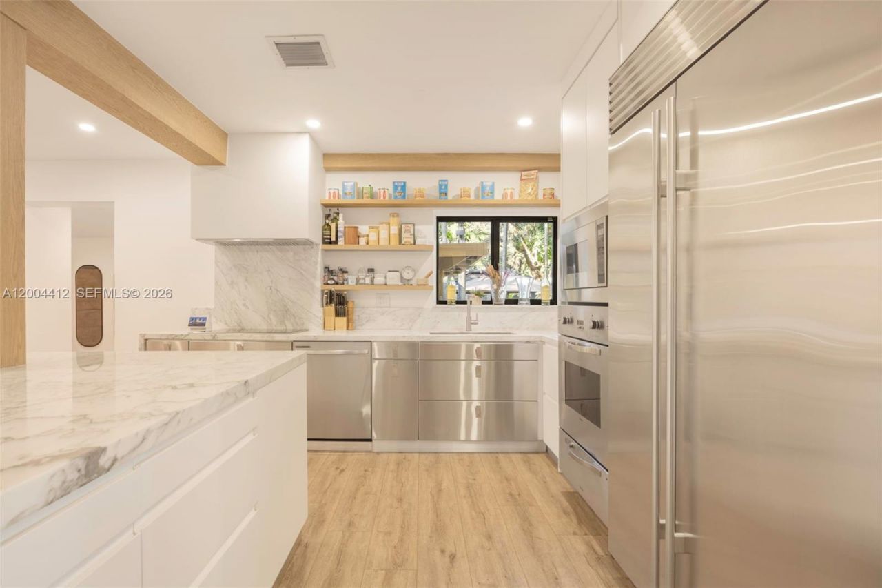 3775 S Le Jeune Rd , Miami, FL 33146 Photo