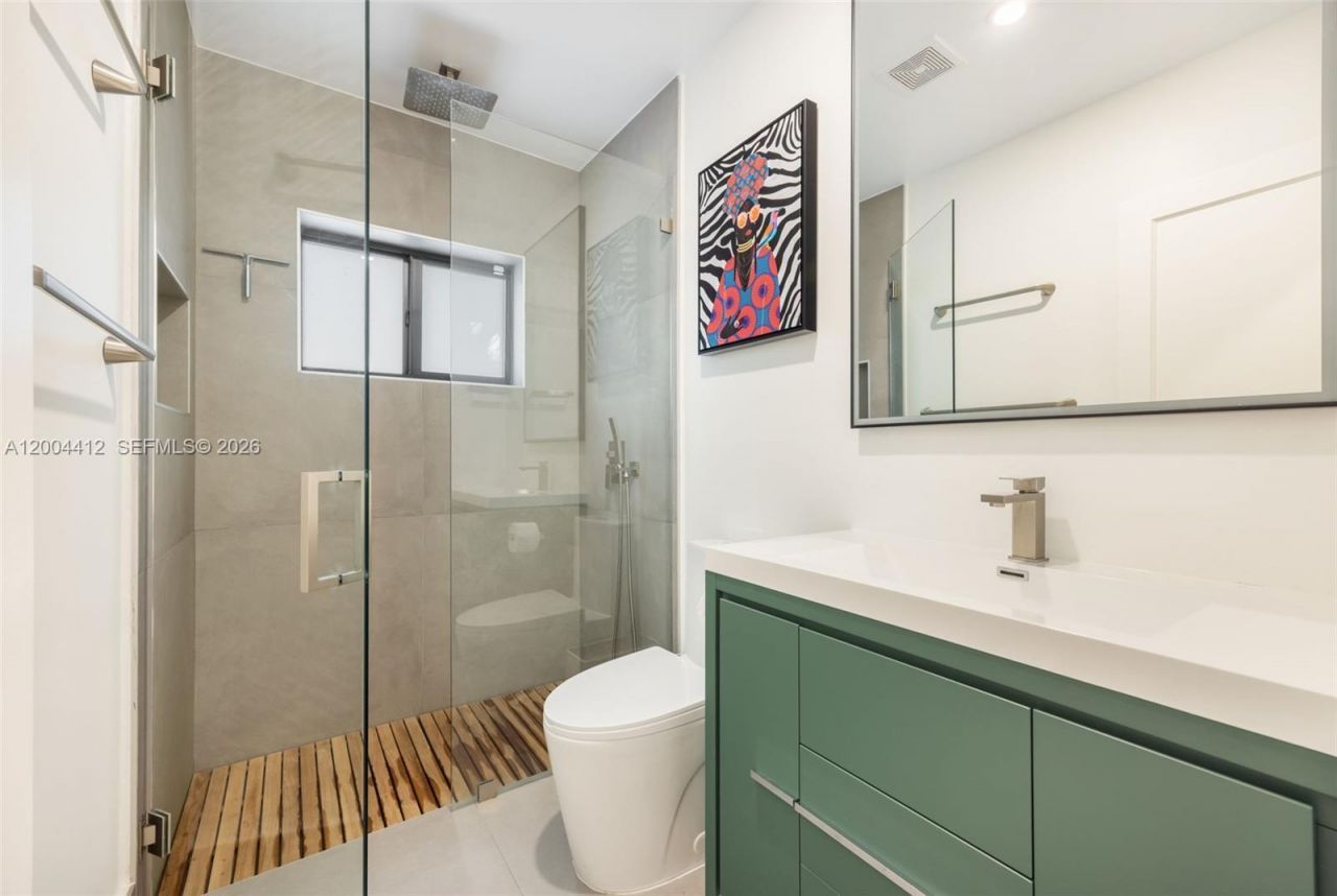 3775 S Le Jeune Rd , Miami, FL 33146 Photo