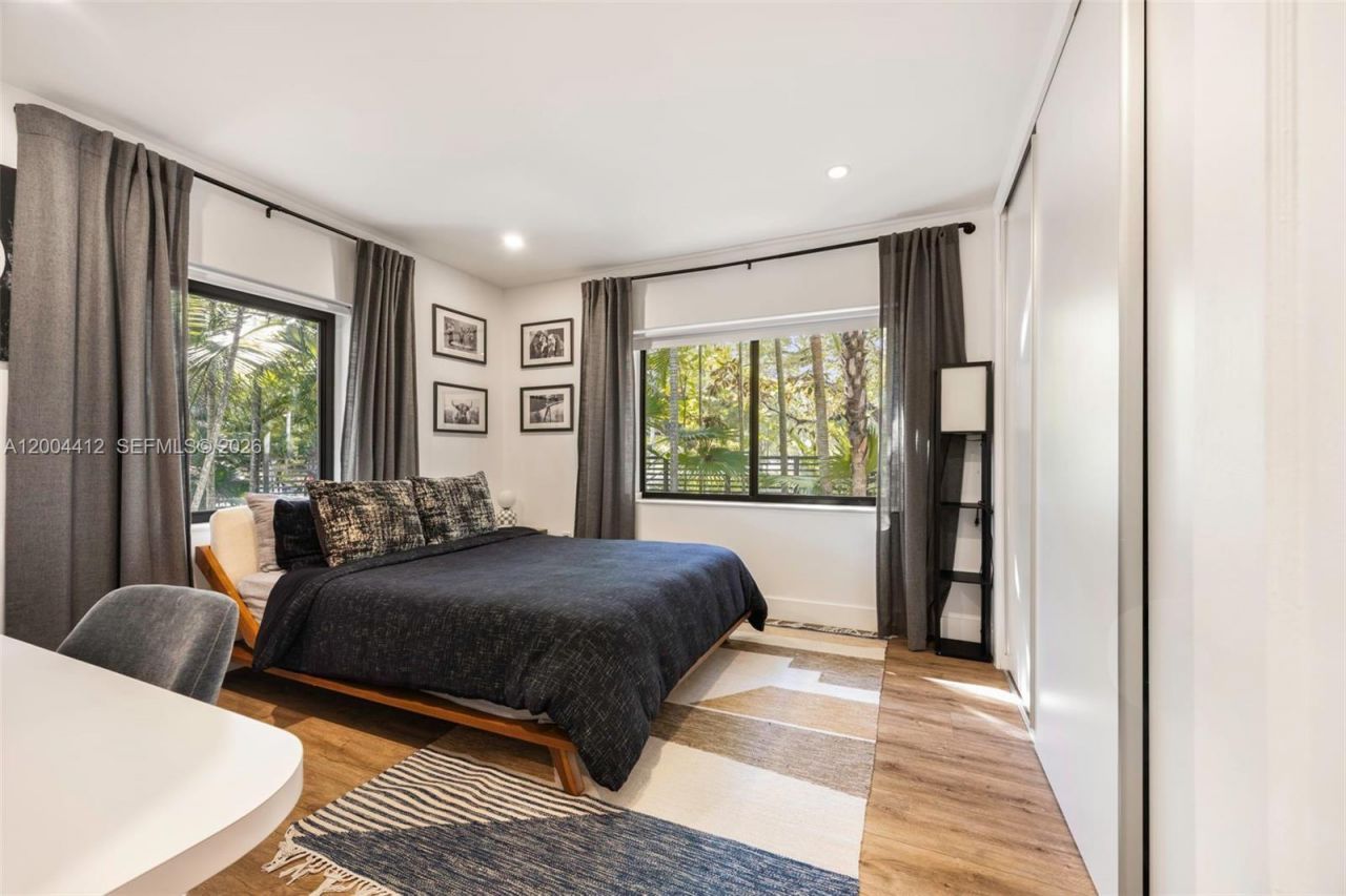 3775 S Le Jeune Rd , Miami, FL 33146 Photo