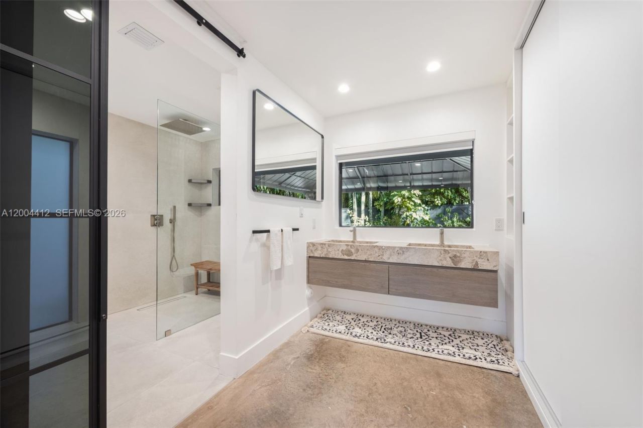 3775 S Le Jeune Rd , Miami, FL 33146 Photo