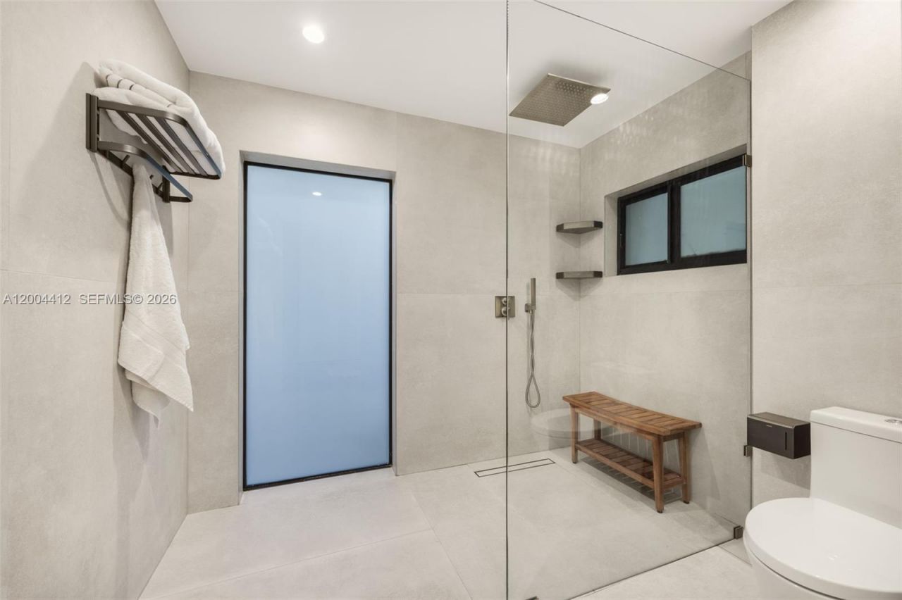 3775 S Le Jeune Rd , Miami, FL 33146 Photo