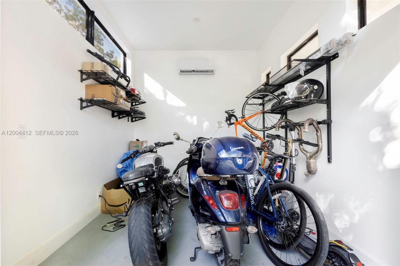 3775 S Le Jeune Rd , Miami, FL 33146 Photo