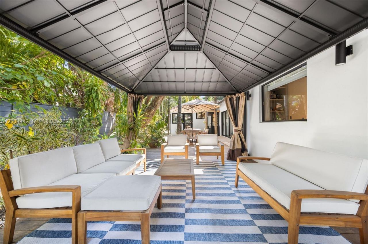 3775 S Le Jeune Rd , Miami, FL 33146 Photo