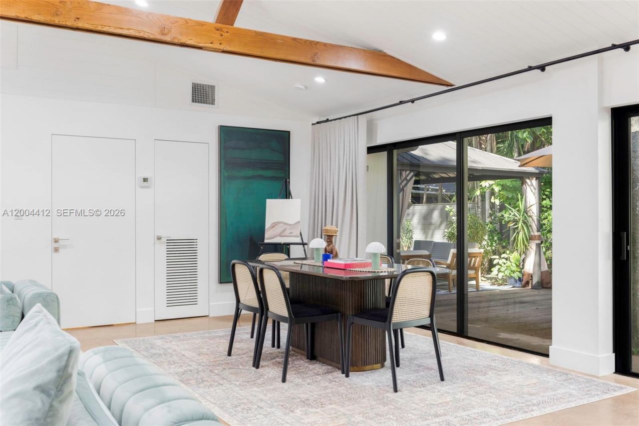 3775 S Le Jeune Rd , Miami, FL 33146 Photo