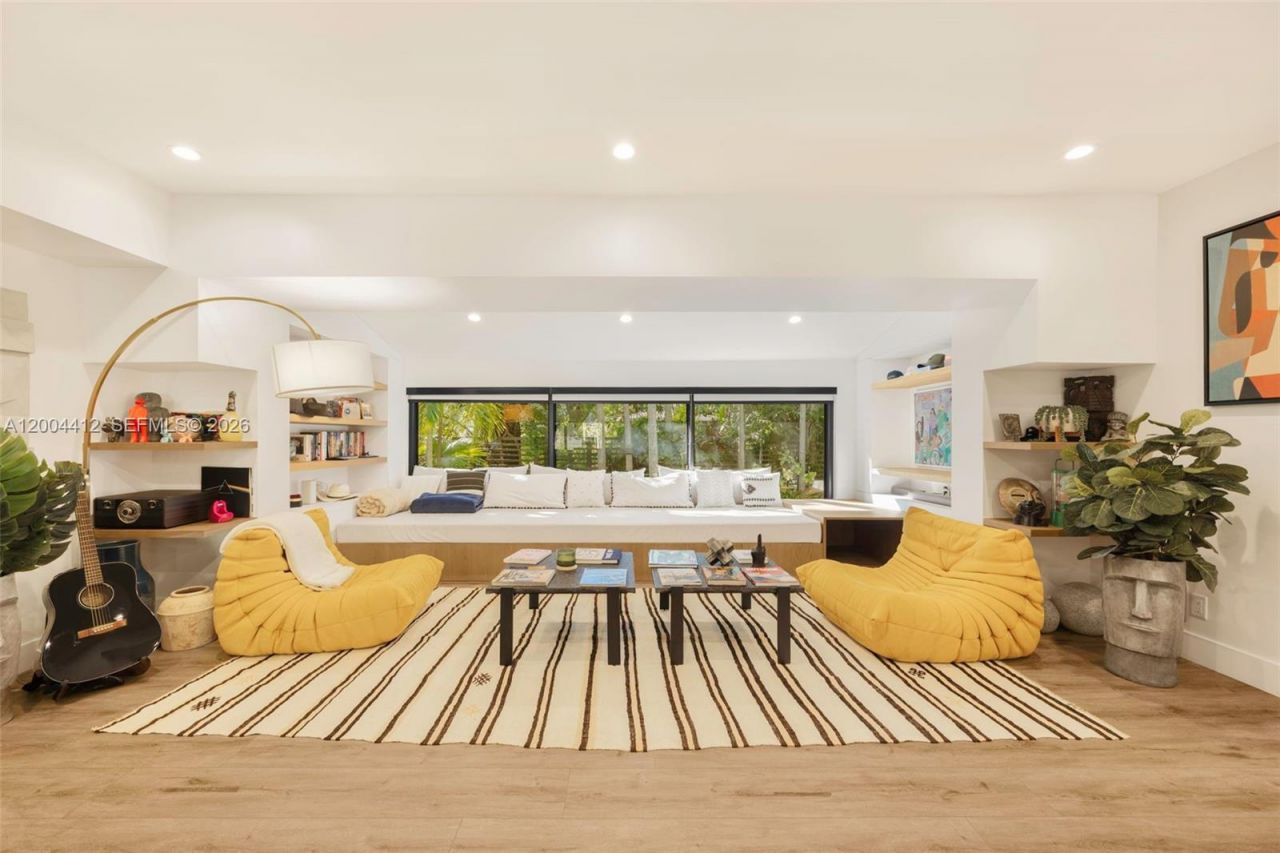 3775 S Le Jeune Rd , Miami, FL 33146 Photo