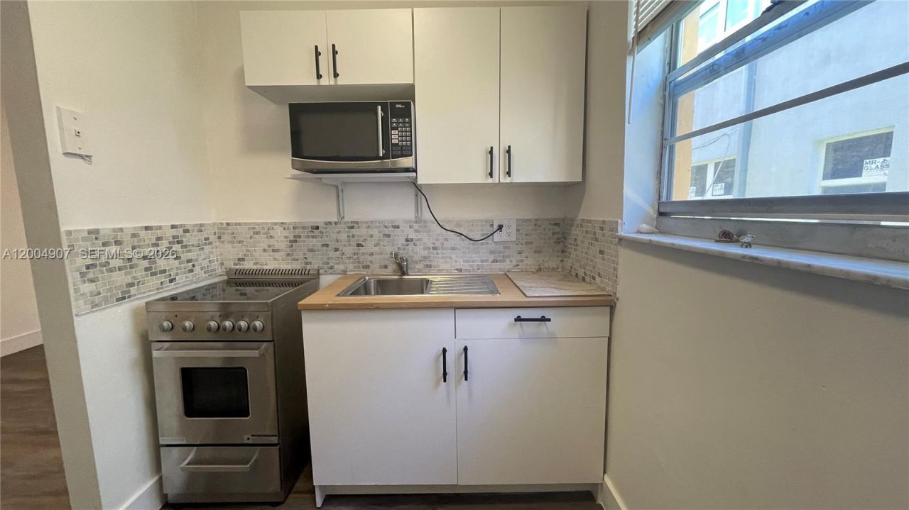 1043 NW 2nd St , Unit 9, Miami, FL 33128 Photo