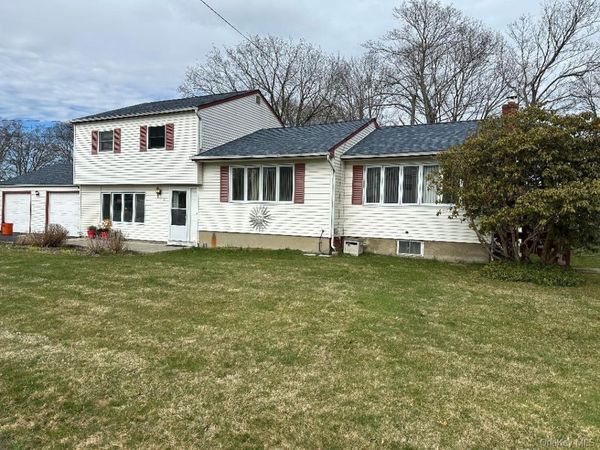 67 Cleremont Avenue , Saint James, NY 11780