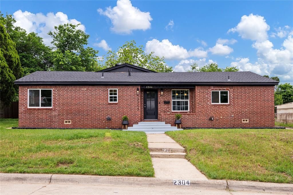 2304 Annabelle Lane, Fort Worth, TX 76119 Main Photo