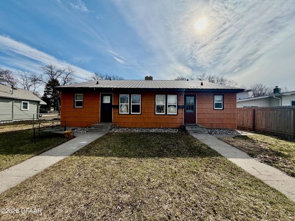 805 10TH Street S, Grand Forks, ND 58201