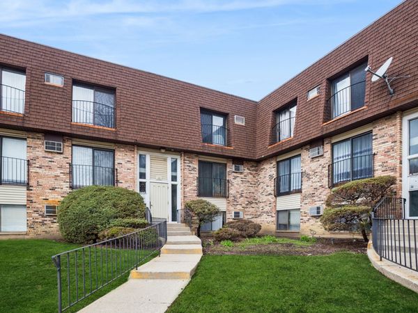 160 S WATERS EDGE Drive , Unit 202, Glendale Heights, IL 60139