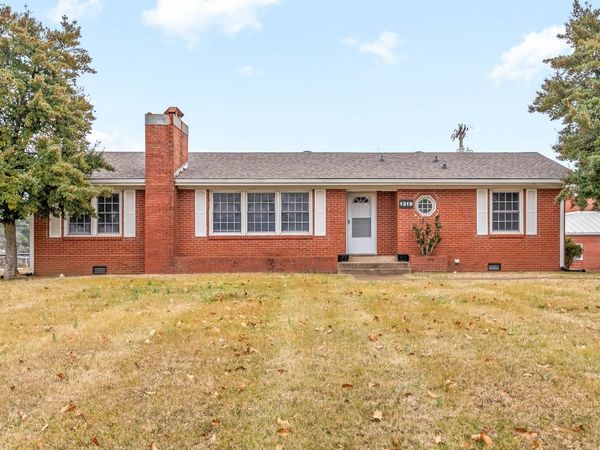 1319 Fort Campbell Blvd, Clarksville, TN 37042