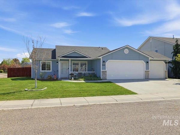 952 S Benewah Lake Ave, Middleton, ID 83644