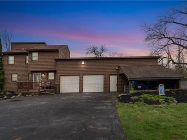 6153 N Kirkville Road , Kirkville, NY 13082