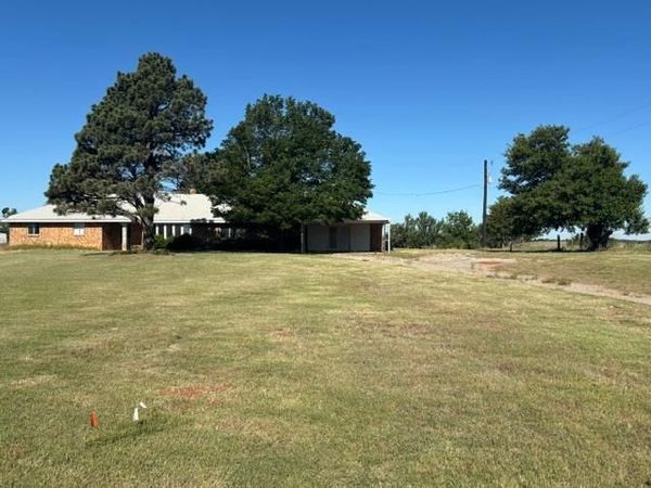 16056 S Watertower Road, Binger, OK 73009