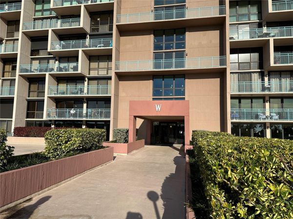 1 KEY CAPRI, Unit 303W, TREASURE ISLAND, FL 33706