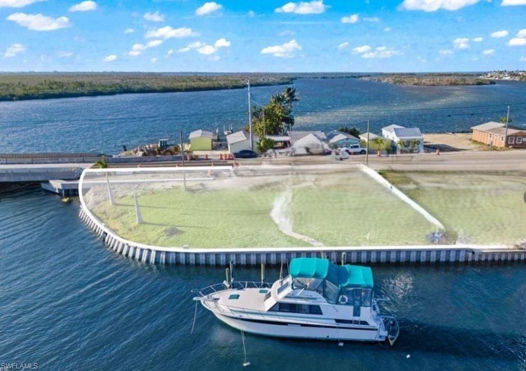 4767 Pine Island Rd Nw, Matlacha, FL 33993 Photo