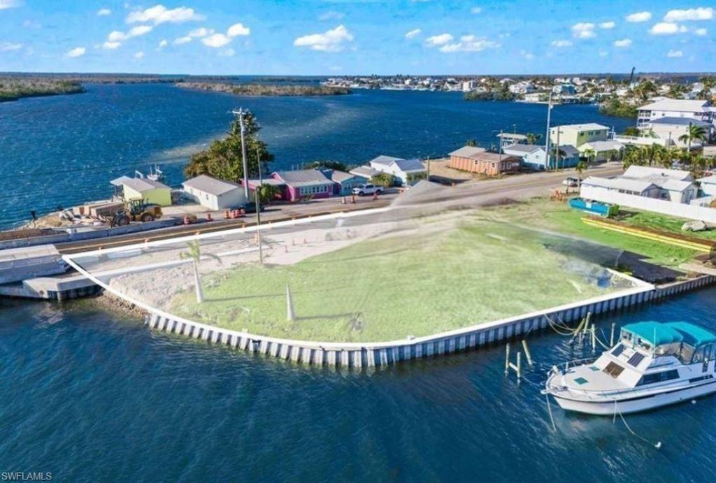 4767 Pine Island Rd Nw, Matlacha, FL 33993 Photo