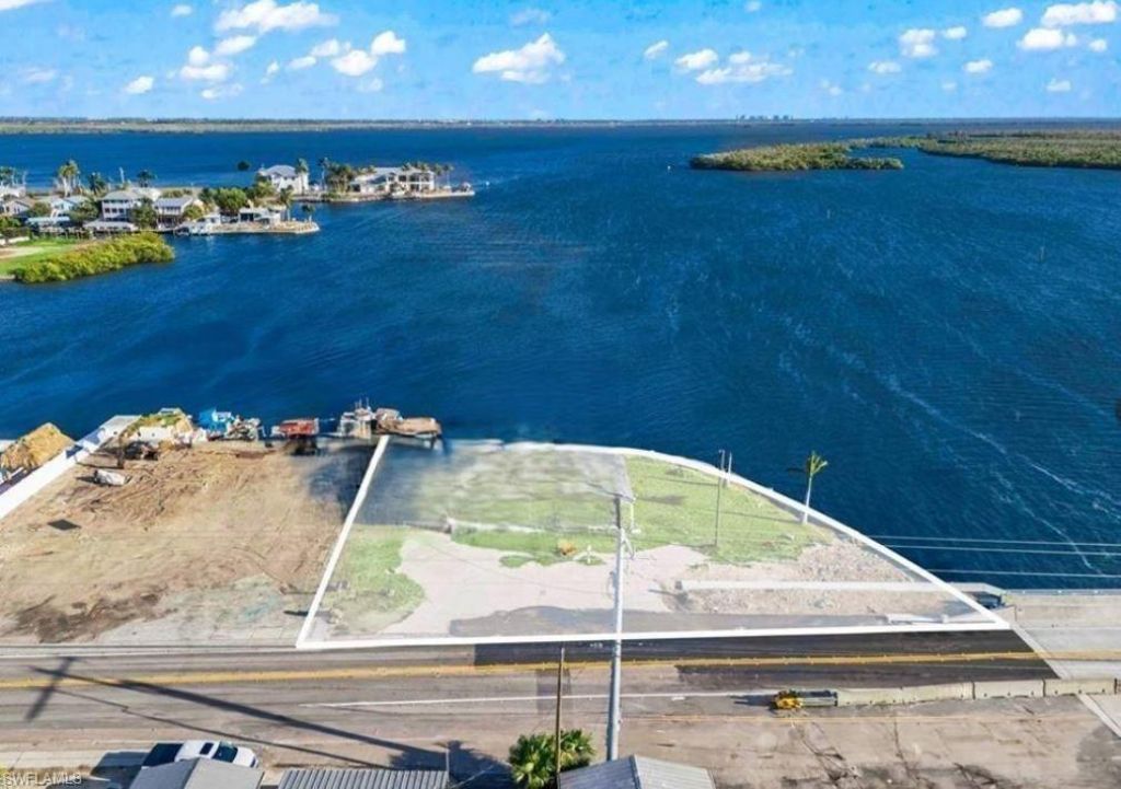 4767 Pine Island Rd Nw, Matlacha, FL 33993 Photo