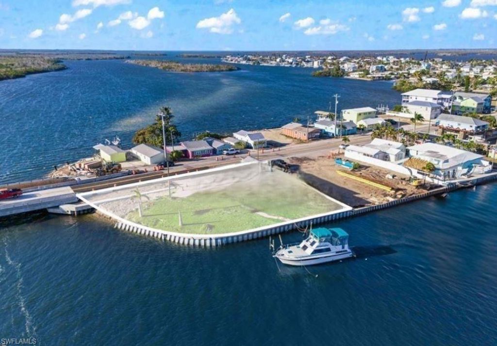 4767 Pine Island Rd Nw, Matlacha, FL 33993 Photo