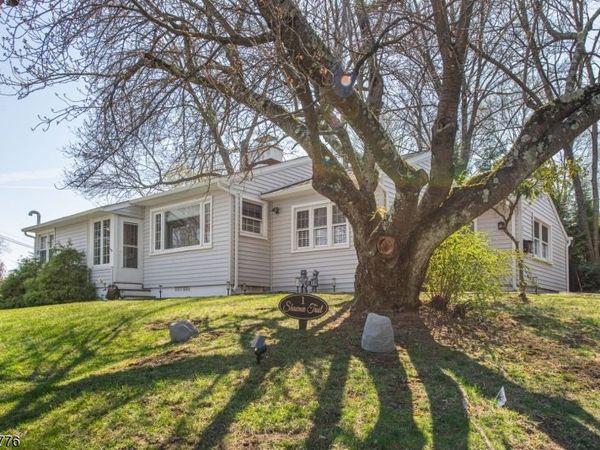 1 Shawnee Trl, Sparta, NJ 07871