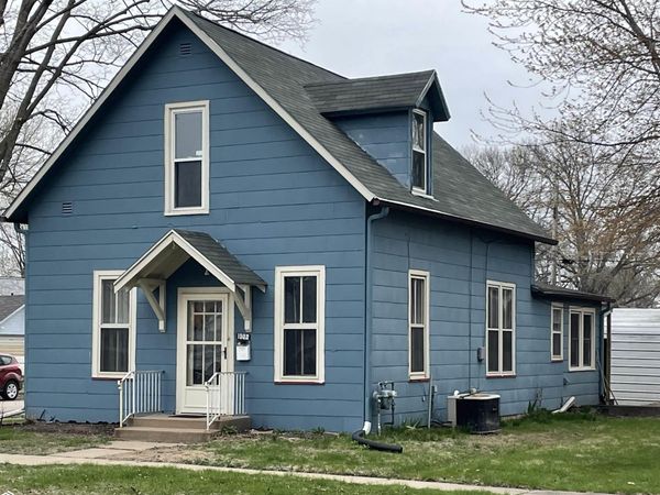 1302 S 12th St Street, Burlington, IA 52601