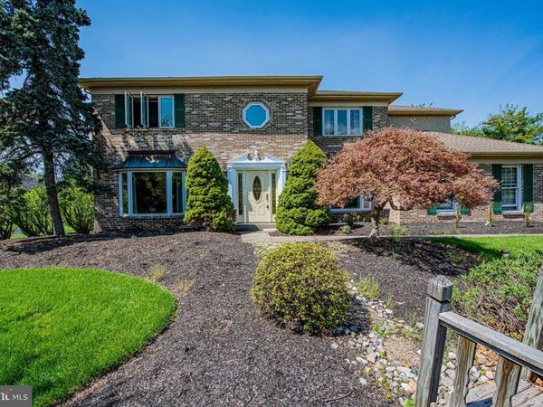 1025 CARRIAGE LANE , BLUE BELL, PA 19422