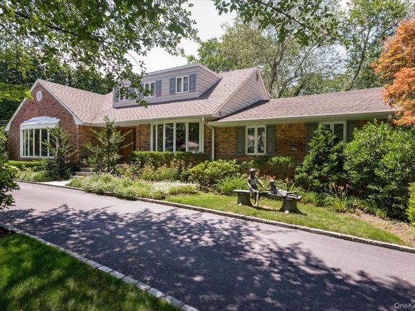 14 Pine Drive , Woodbury, NY 11797