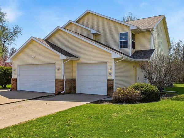 77 Thistle Ct, Iowa City, IA 52240