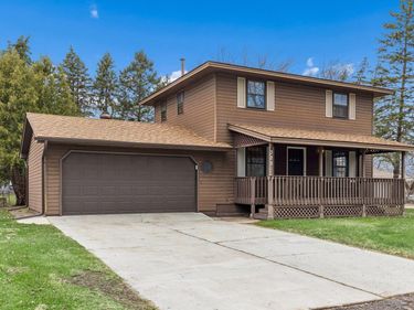 325 107th Avenue NE, Blaine, MN 55434