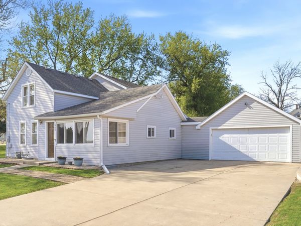 602 S Fourth Drive , Ashton, IL 61006