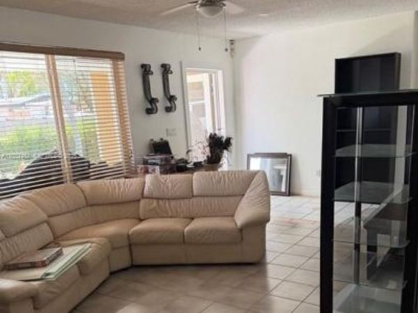 19920 SW 118th Pl , Miami, FL 33177