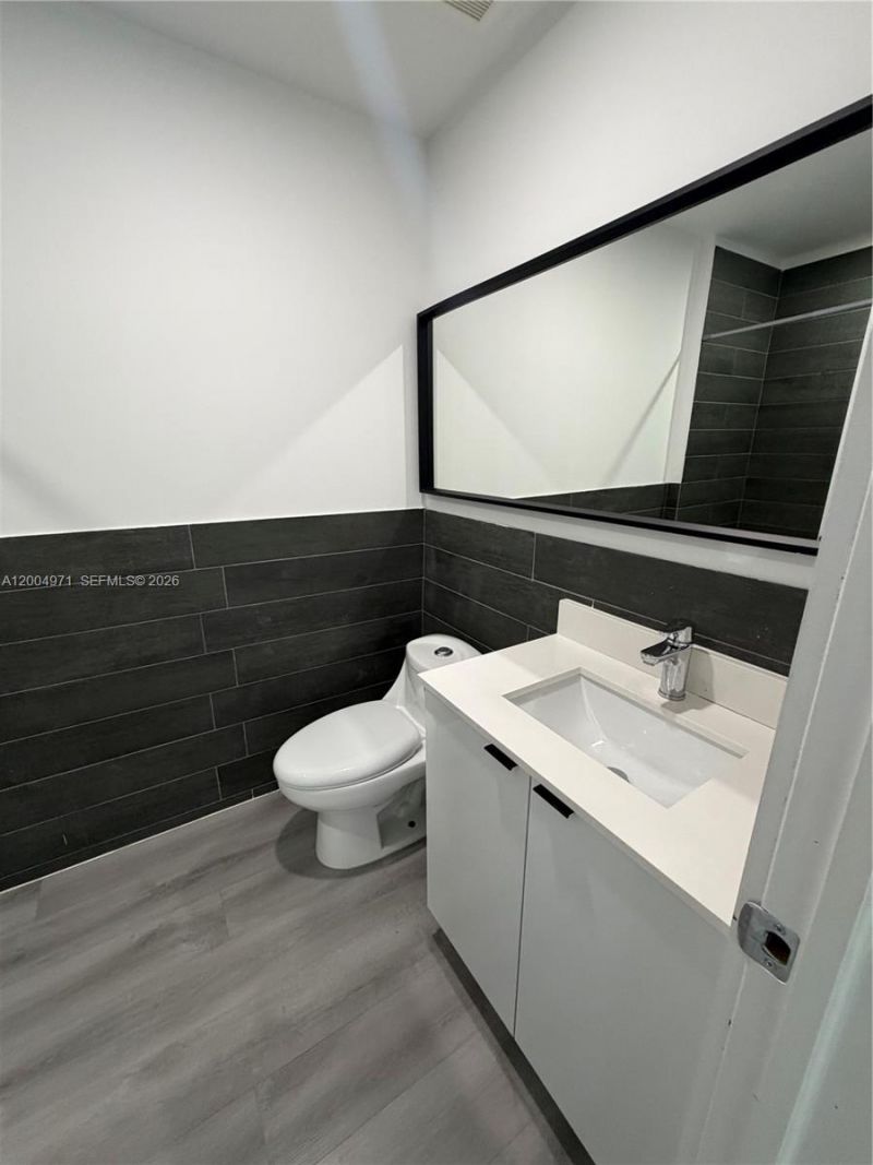 853 E 24th St, Unit 203, Hialeah, FL 33013 Photo