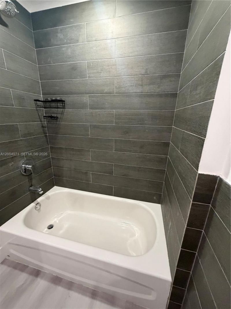 853 E 24th St, Unit 203, Hialeah, FL 33013 Photo
