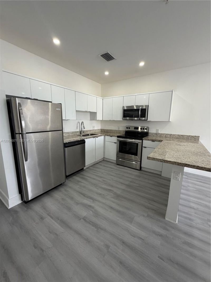 853 E 24th St, Unit 203, Hialeah, FL 33013 Photo