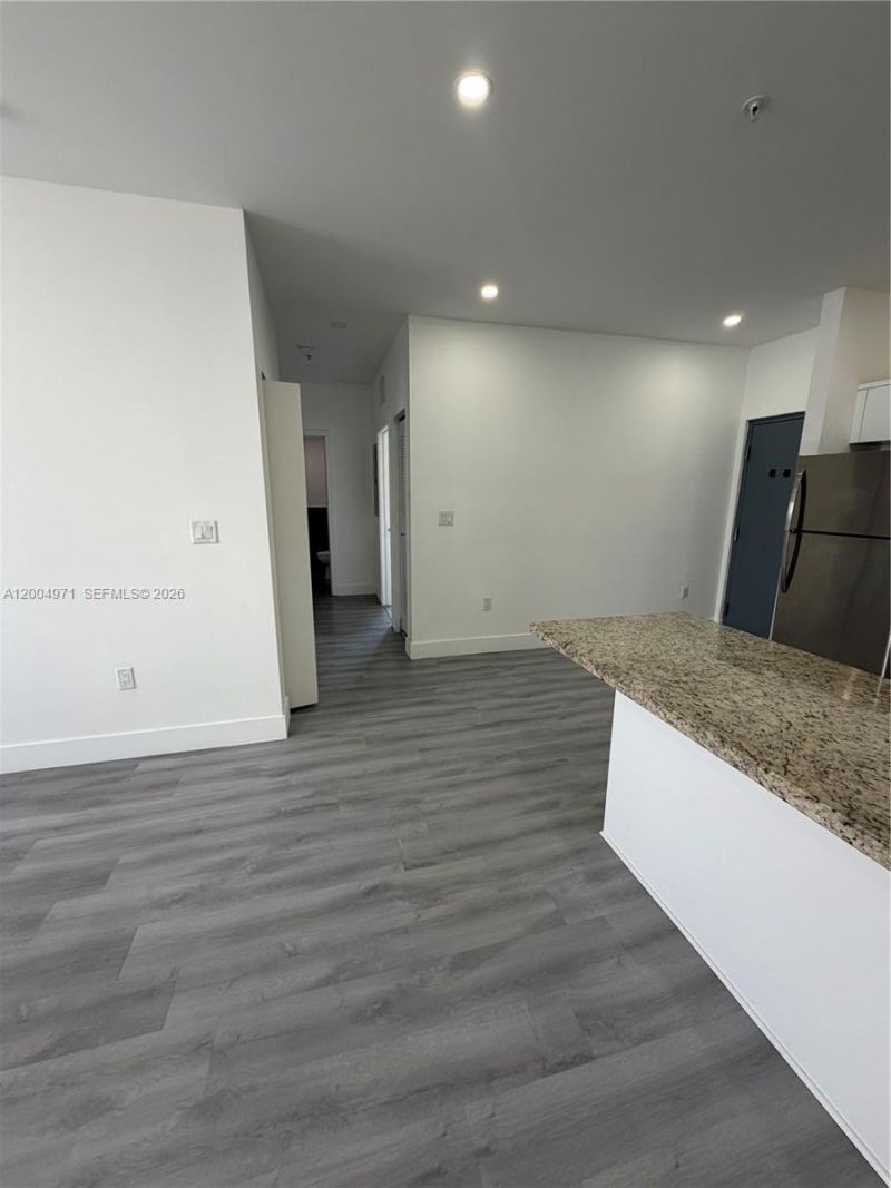 853 E 24th St, Unit 203, Hialeah, FL 33013 Photo