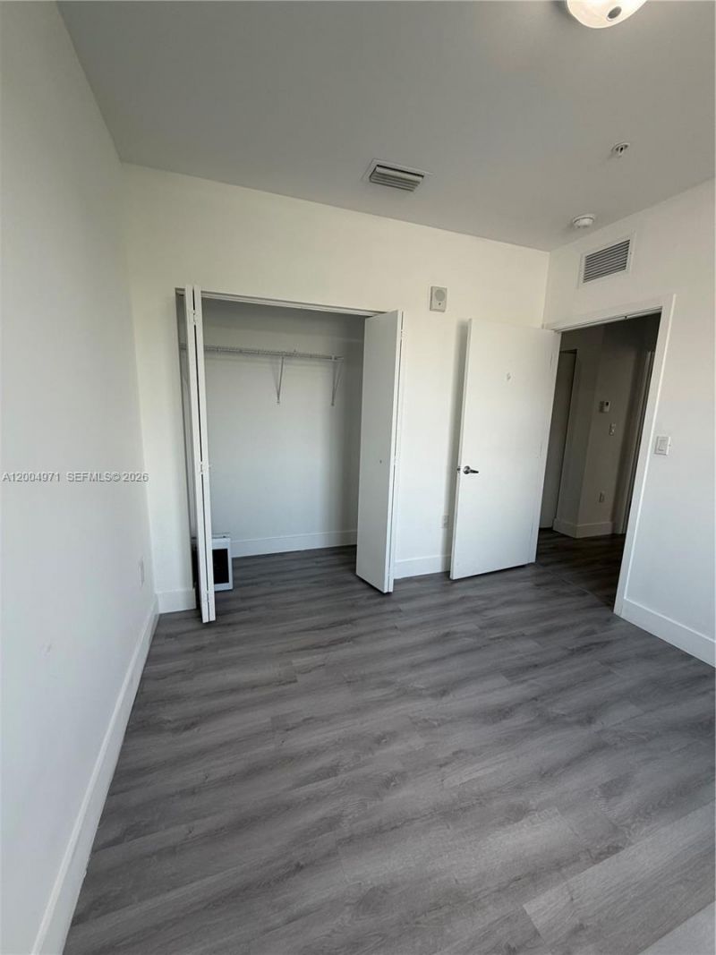 853 E 24th St, Unit 203, Hialeah, FL 33013 Photo