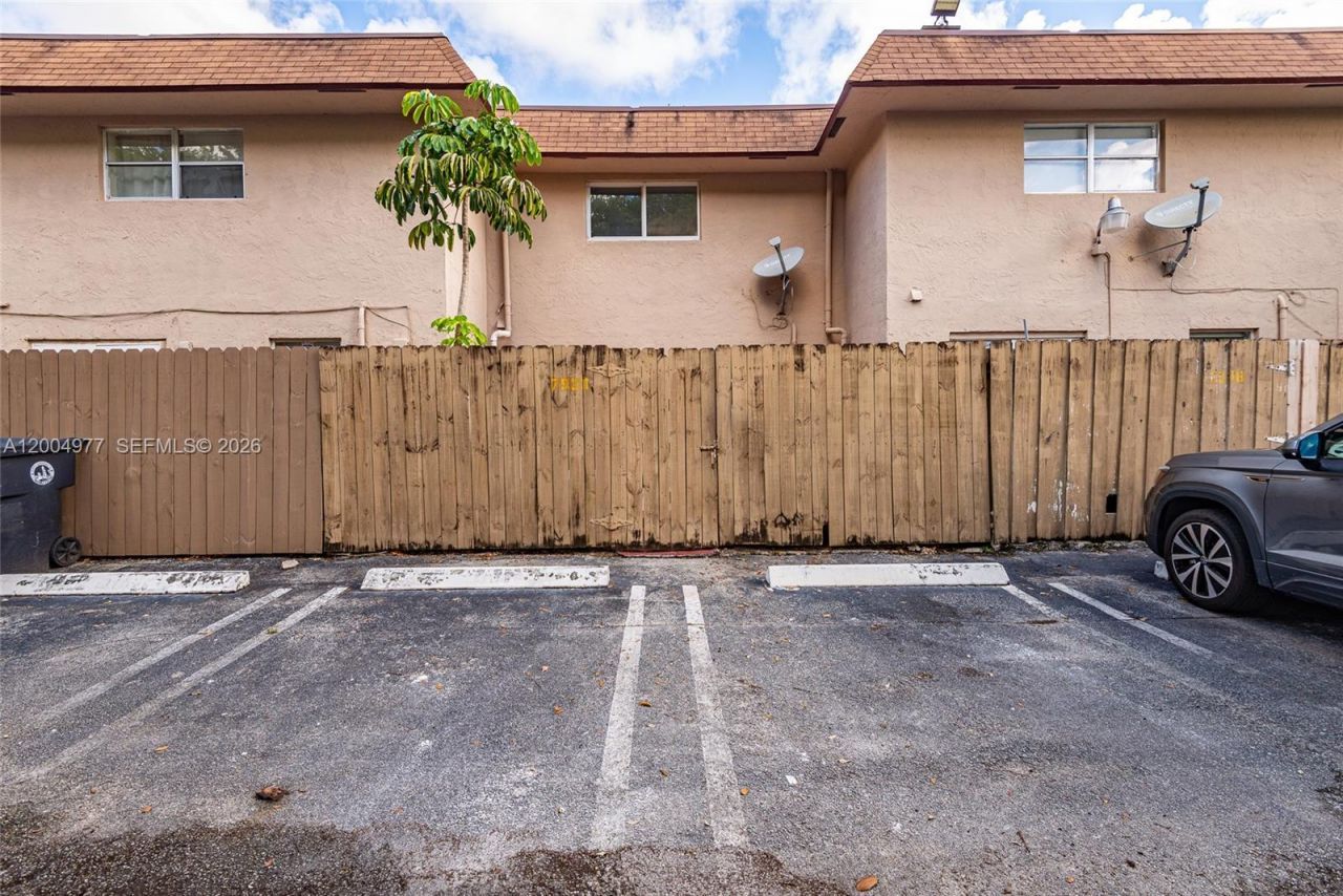 7920 Kimberly Blvd , Unit 305, North Lauderdale, FL 33068 Photo