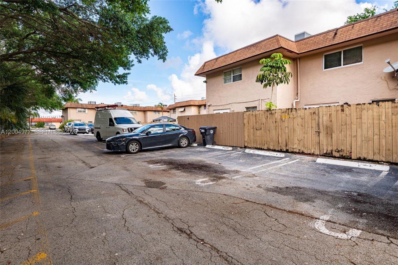 7920 Kimberly Blvd , Unit 305, North Lauderdale, FL 33068 Photo