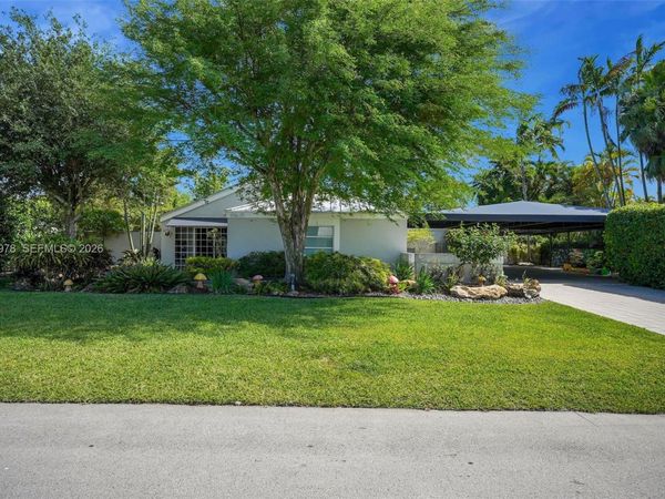 15540 SW 152nd Ter , Miami, FL 33187