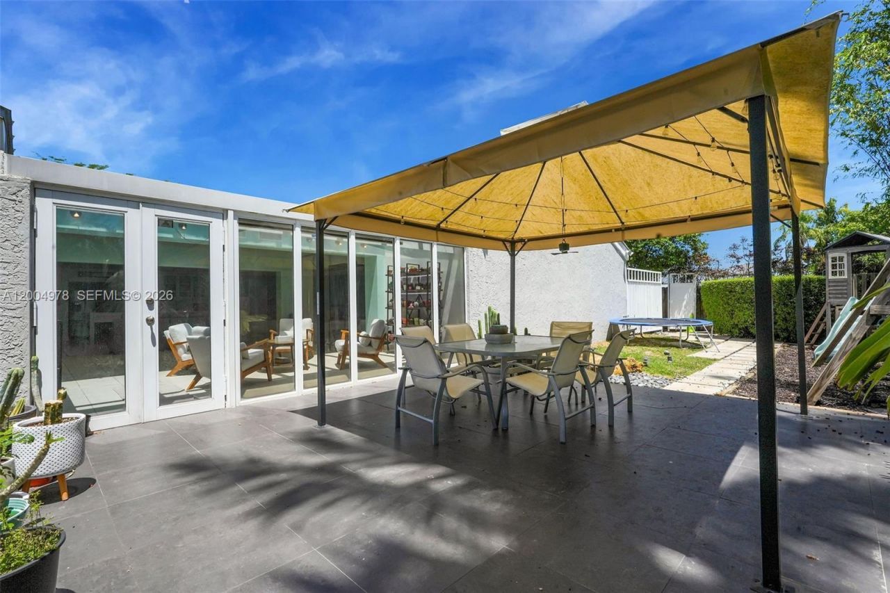 15540 SW 152nd Ter , Miami, FL 33187 Photo