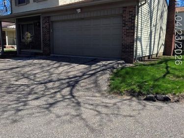 2898 Roundtree Drive, Troy, MI 48083
