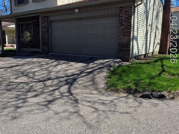 2898 Roundtree Drive, Troy, MI 48083