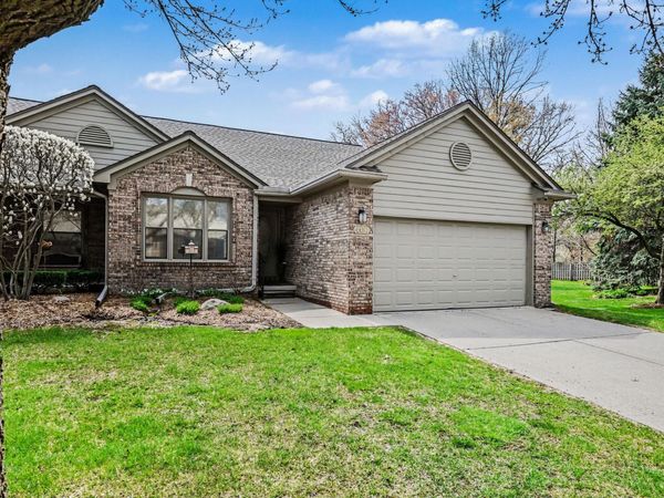 4426 Glenoaks Court, Warren, MI 48092