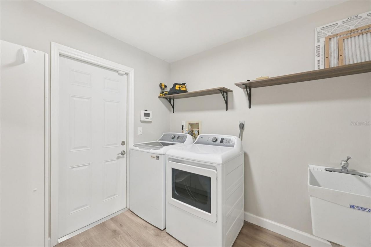 5495 Cynthia Lane , Sarasota, FL 34235 Photo